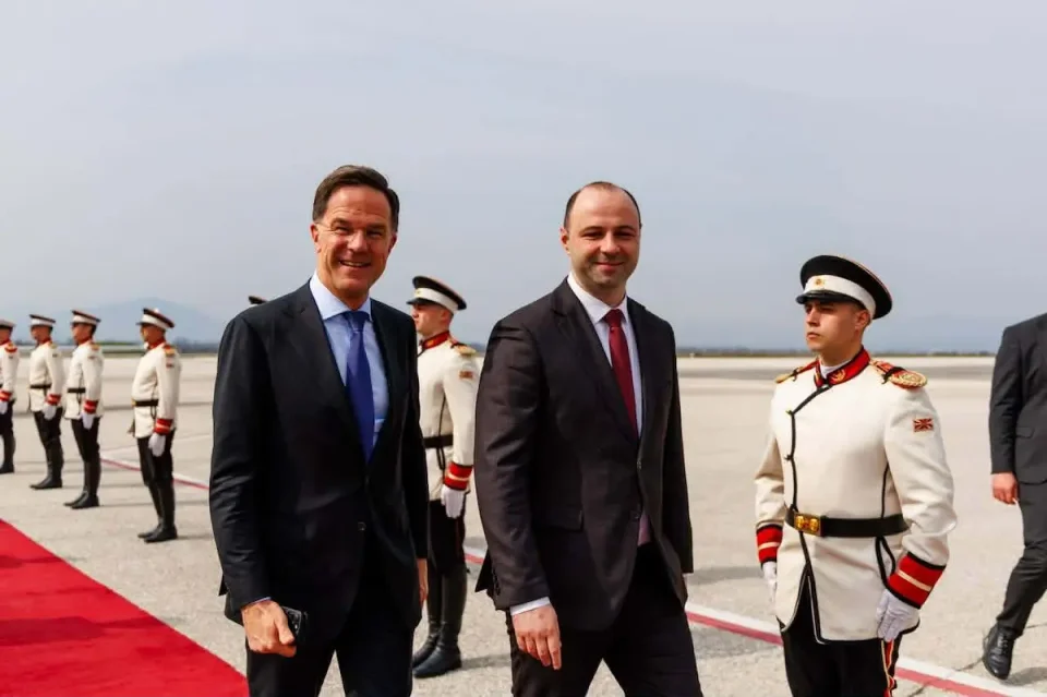 ФОТО: Мисајловски го пречека Руте, генералниот секретар на НАТО пристигна во Македонија