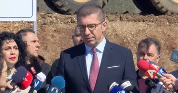 Премиерот Христијан Мицкоски, денес изјави дека македонските граѓани и економијата се обезбедени со доволно количини на нафта и нафтени деривати