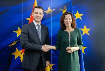 Министерот за надворешни работи и надворешна трговија, Тимчо Муцунски, заедно со директорката на Националната агенција за европски образовни