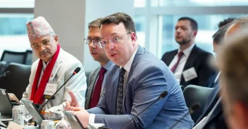 Реализираме огромен инвестициски циклус од неколку милијарди евра во развој и модернизација на коридорите во Македонија. Работиме на изградба