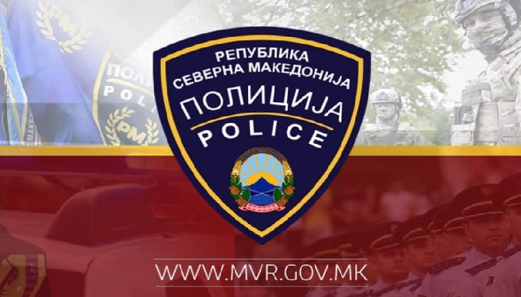 Маж од Батинци сокрил два пиштоли под облеката на малолетниот син, полицијата ги откри