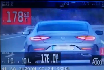 Санкционирано е лице од Радовиш кое управувало возило со брзина од 178 километри на час надвор од населено место. Како што информира МВР,