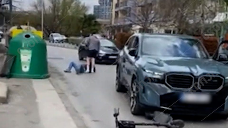 (ВИДЕО) Снимка од инцидентот во Аеродром: Со „БМВ“ удри возач на електричен тротинет, па физички го нападна