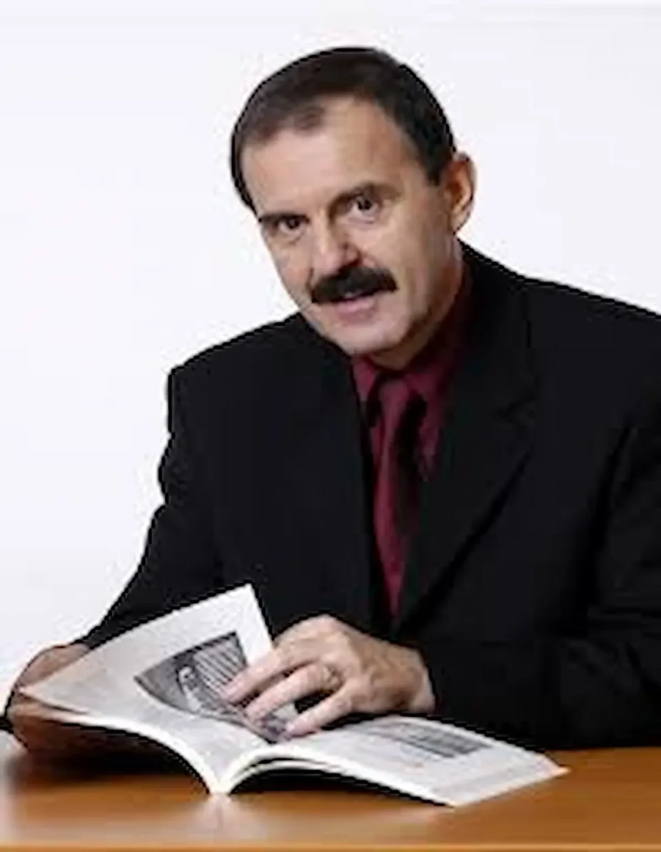 ПРЕТСЕДАТЕЛОТ НА МАНУ ПОПОВ: Борбата за македонскиот јазик не е завршена!