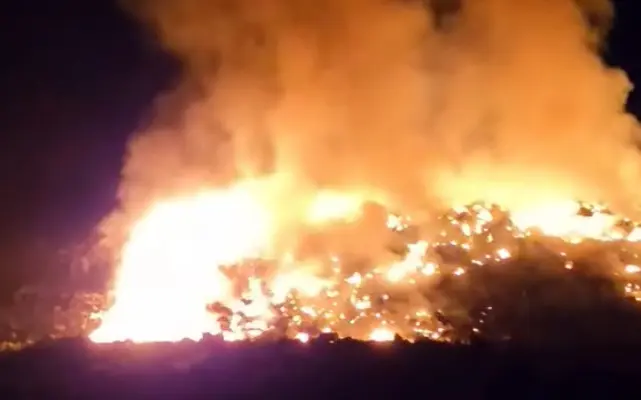 (ВИДЕО) Се шири токсичен чад од дивата депонија кај Пчиња