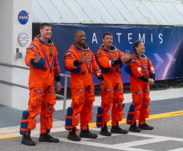 Артемис 2 го започна патувањето на Orion кон далечната страна на Месечината