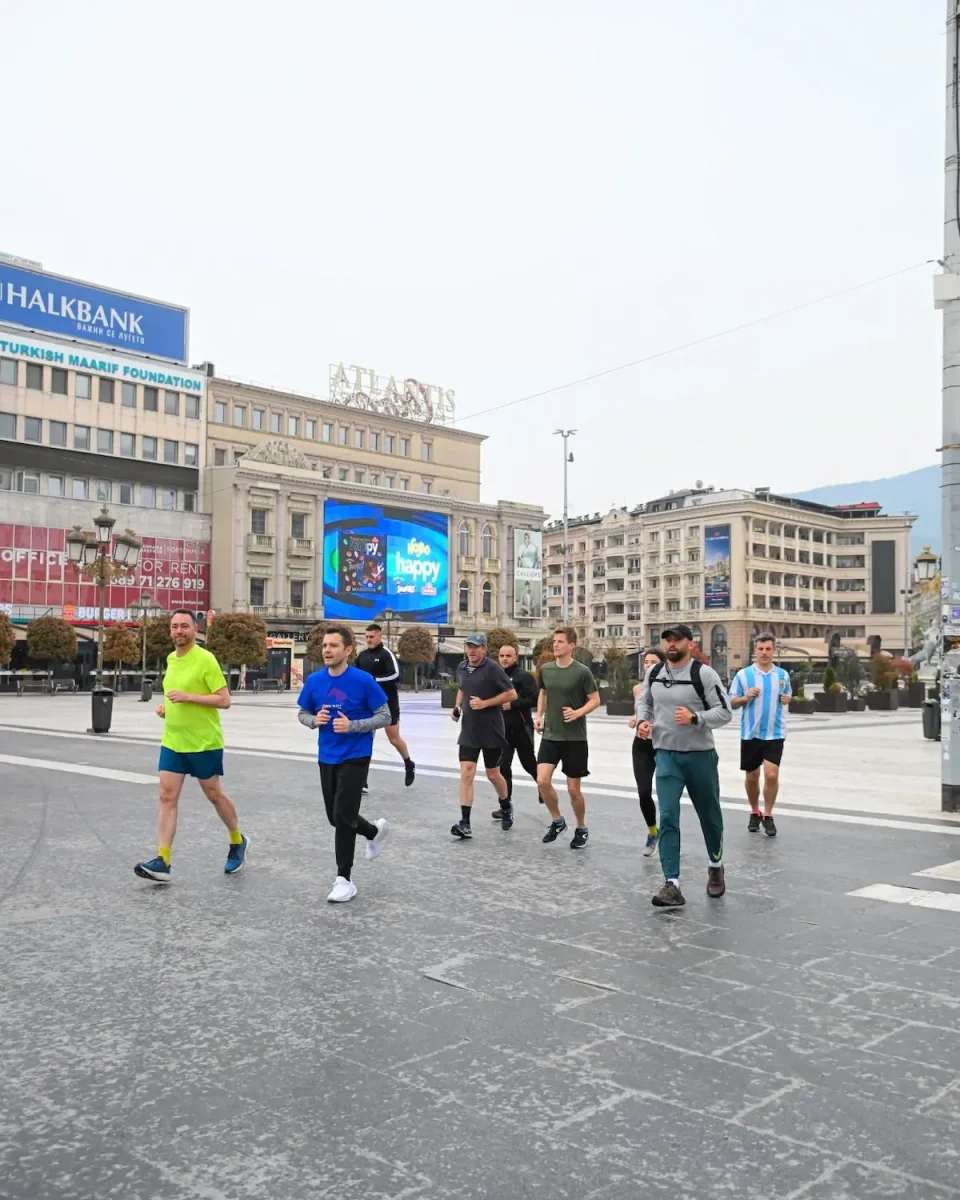 (ФОТО) Министрите Муцунски и Прево на утрински џогинг низ Скопје