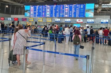 Хаос на европските аеродроми поради новиот EES систем: Чекања до три часа на пасошка контрола