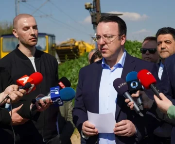 Проблемите со влез и излез на македонските транспортери кон ЕУ се решаваат, вели Николоски