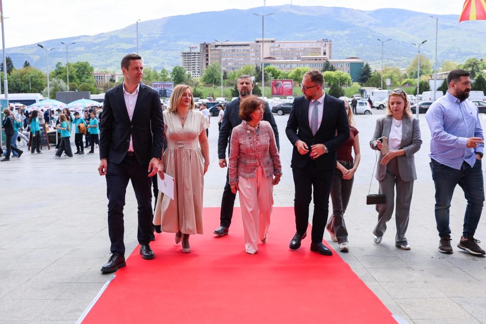 Саемот на книгата отворен во Скопје: Љутков порача дека читањето е отпор во време на брзи информации