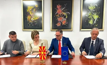 Директорот на Фондот за пензиско и инвалидско осигурување, Никола Мемов, денес потпиша Анекс на Колективниот договор со претставниците