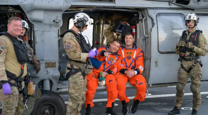 (ВИДЕО) УСПЕШНО ЗАВРШЕНА МИСИЈА: „Артемис 2“ слетаа на Земјата