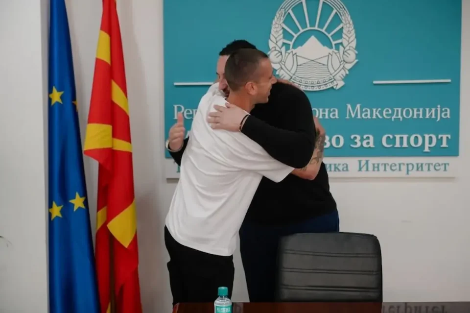 Министерот Ристовски му честиташе на Дарио Ивановски за извонредниот успех на Белградскиот маратон