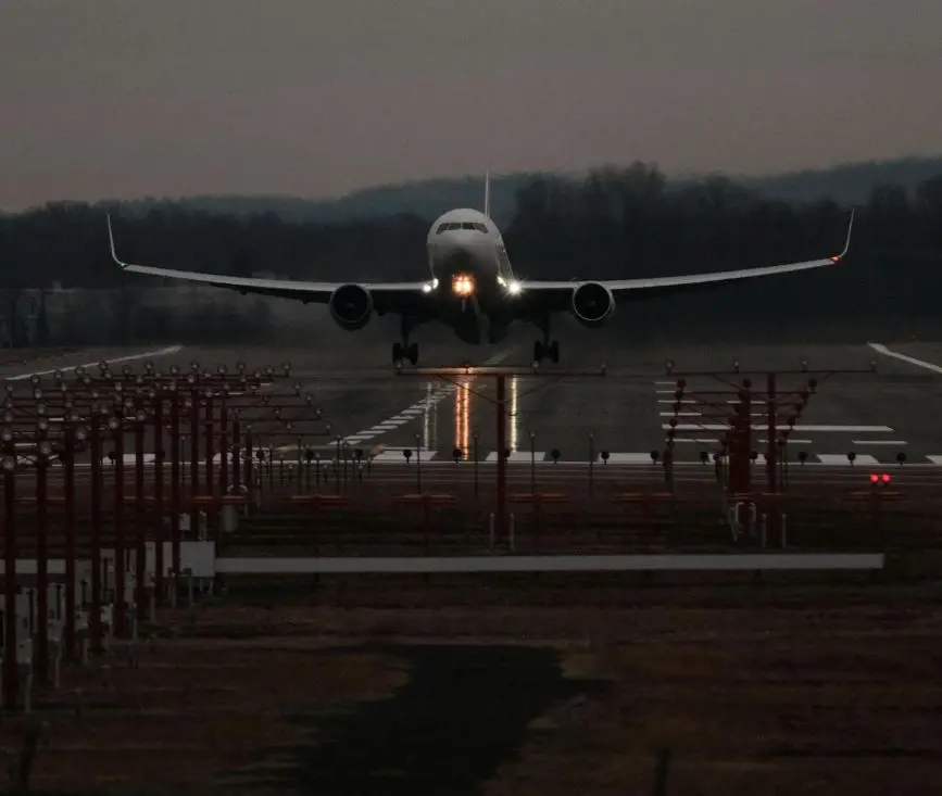 КРИЗА ВО АВИОНСКИОТ СООБРАЌАЈ НИЗ ЕВРОПА: Авиокомпаниите со проблем за снабдувањето со гориво?
