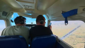 Директорот на Дирекцијата за заштита и спасување (ДЗС), Стојанче Ангелов беше на спортскиот аеродром кај Штип, каде се сретна со