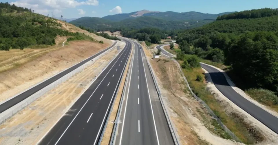 АВТОПАТОТ ОХРИД–КИЧЕВО СО НОВ РЕЖИМ: Од утре забрането приклучување од споредни патишта