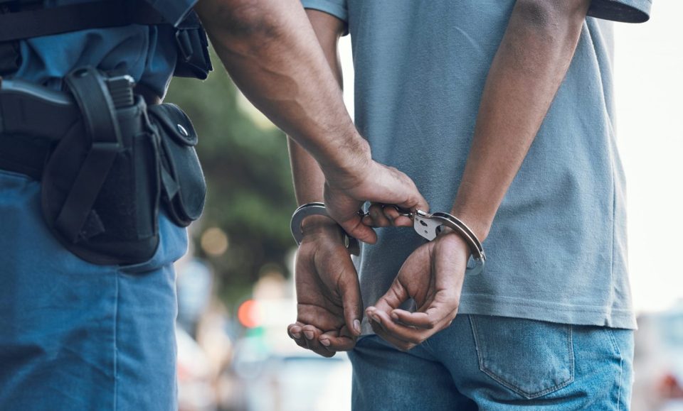 Приведени 10 лица, меѓу нив малолетник и странци – еве што најде полицијата кај нив