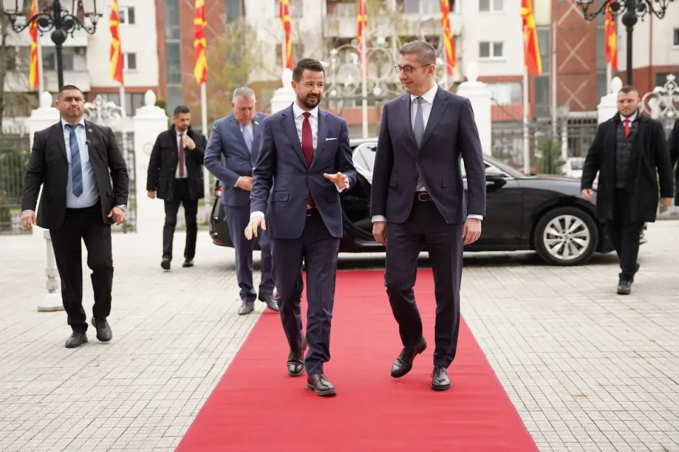 (ВИДЕО) Мицкоски се сретна со Милатовиќ: Продолжуваме да градиме мостови на пријателство, стабилност и заеднички напредок
