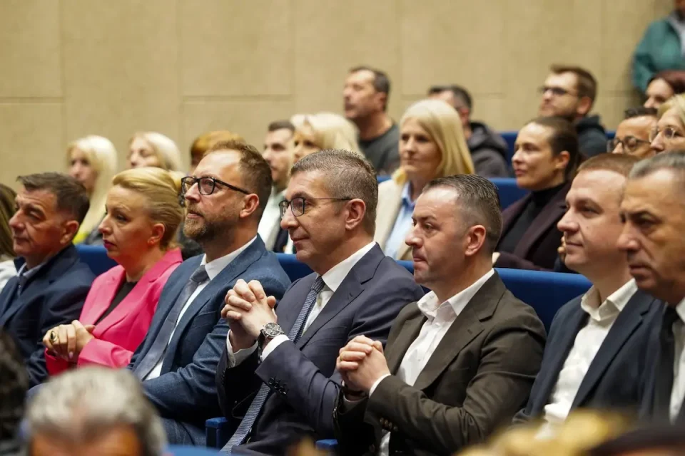 Времето на мекотелни политичари во Македонија е завршено, македонскиот идентитет нема повеќе да биде распродаван, јасен е Мицкоски