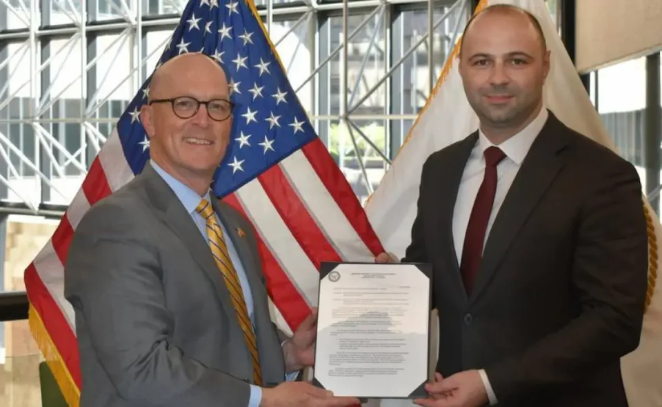 Мисајловски на средба со директорот на Агенцијата за безбедносна соработка на САД: Инвестирањето во одбранбените капацитети останува врвен приоритет