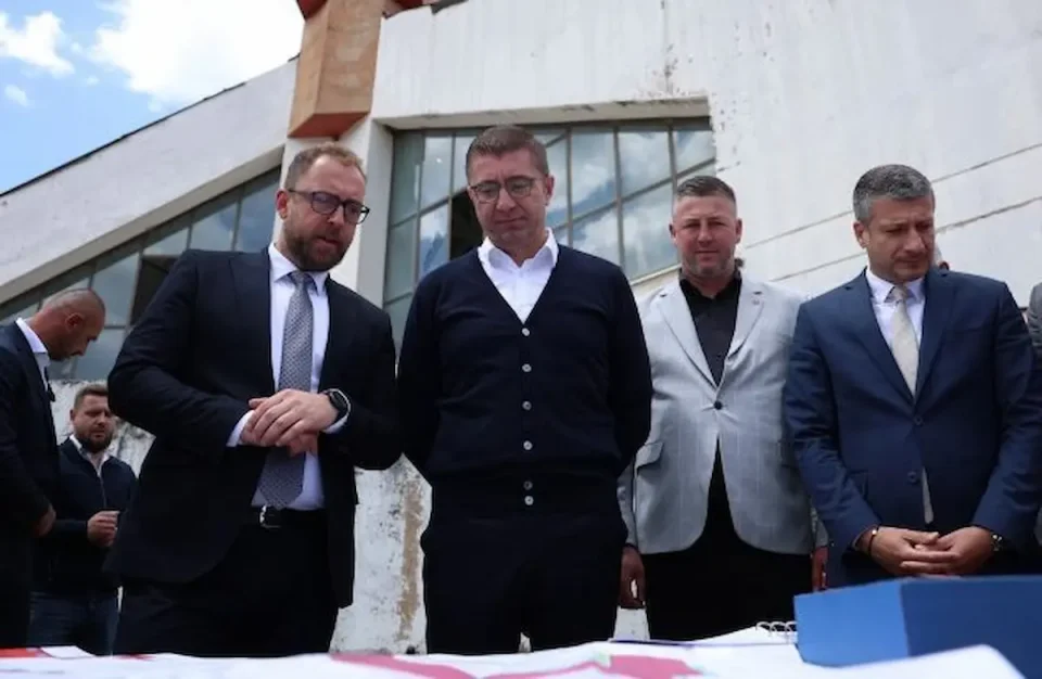 Премиерот Мицкоски и министерот Љутков во посета на објектот на Универзалната сала