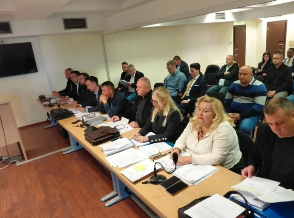 ПРЕСУДА НА 5 МАЈ: Обвинителството тврди дека има пропусти и имотна корист, одбраната негира вина на тројцата полицајци од Кочани