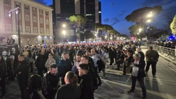 Протести во Тирана против Рама: Илјадници на улица, центарот блокиран