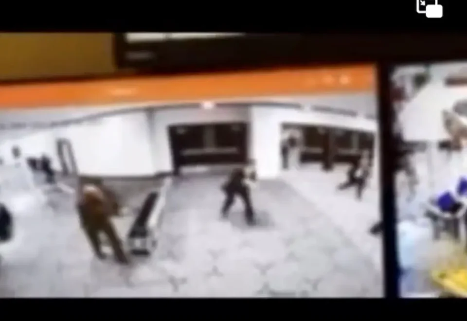 (ВИДЕО) Погледнете го моментот на пукање на вечерата во Вашингтон, панцирот го спаси агентот на Тајната служба