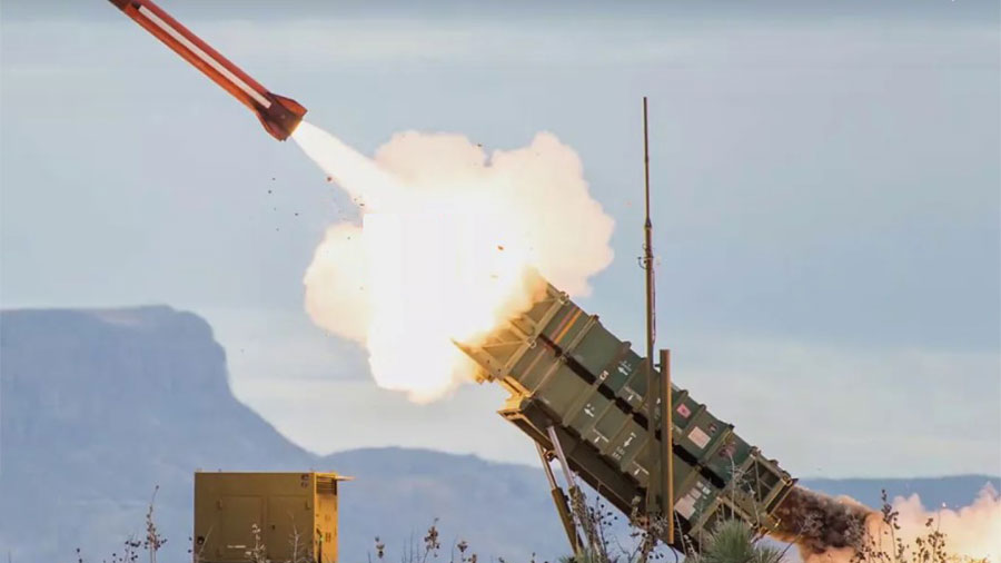 ЗЕЛЕНСКИ ПРЕДУПРЕДУВА: Критичен недостиг на ракети „Патриот“, Венс горд што САД ја прекинаа помошта за Украина