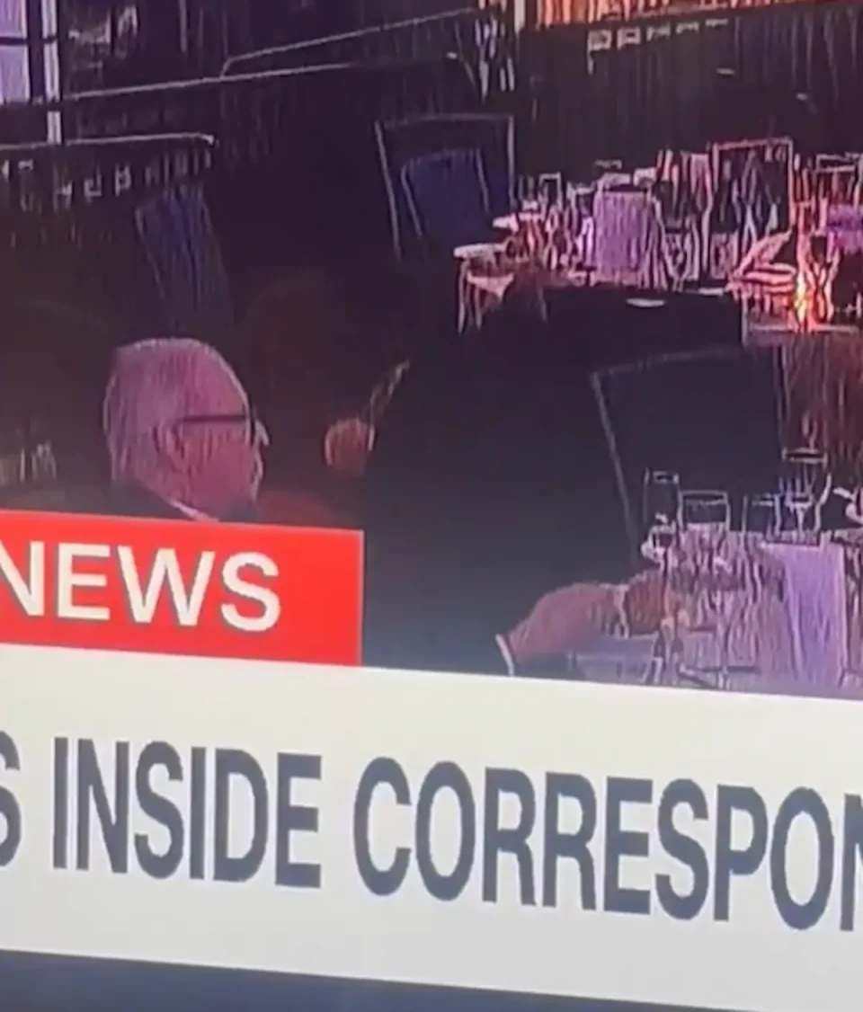 ХИТ ВИДЕО: Човек мирно си јаде додека трае хаосот во хотелот „Вашингтон Хилтон“