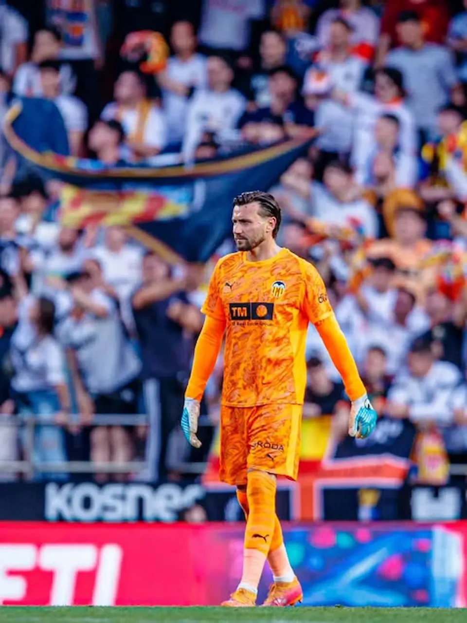 (ВИДЕО) ВАЛЕНСИЈА МУ СЕ ПОКЛОНИ НА МАКЕДОНЕЦОТ: Чудесната одбрана на Столе Димитриевски