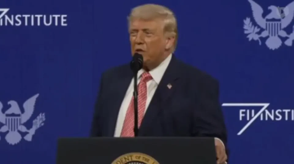 „ВОЛСТРИТ ЖУРНАЛ“ ГО ОБЈАВИ ПЛАНОТ НА ТРАМП: Не сака да се повлече, ниту да продолжи со бомбардирање