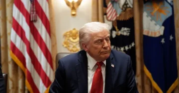 ТРМП РАЗМИСЛУВА ЗА НОВИ ОТПУШТАЊА: По Бонди и Ноем, можна нова смена во кабинетот