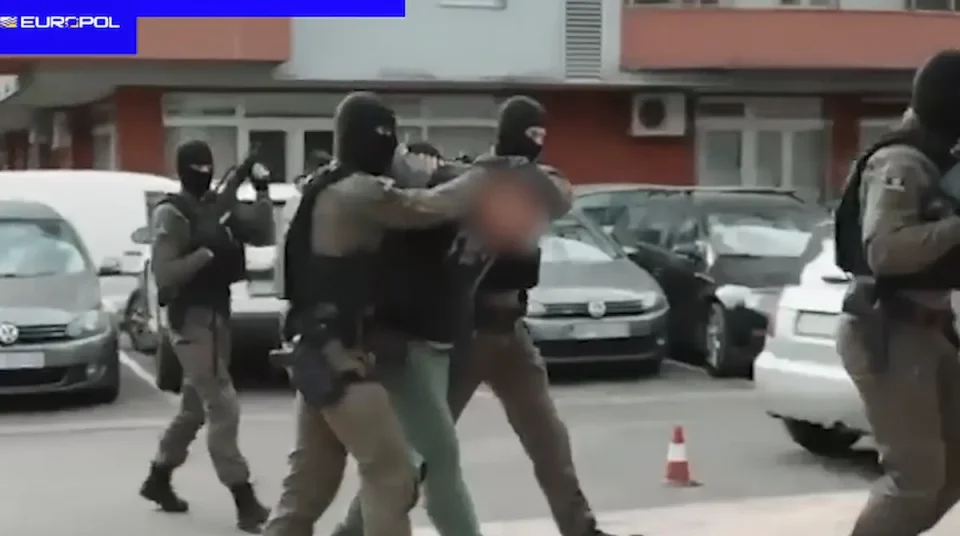 (ВИДЕО) ОТКРИЕН ИДЕНТИТЕТОТ НА УАПСЕНИОТ ВОДАЧ НА НАРКО-КАРТЕЛ ОД ЦРНА ГОРА: Неговата компанија за банани и ореви заработува милиони евра