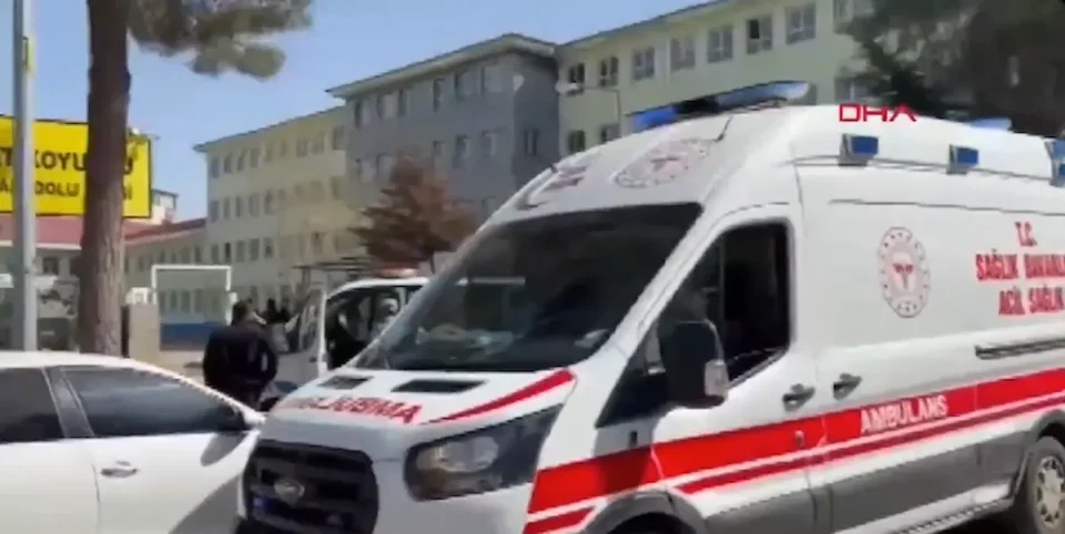 (ВИДЕО) ПУКАЊЕ ВО ТУРЦИЈА: Млад човек вооружен со пушка рани 16 лица во училиште, а потоа се самоубиство