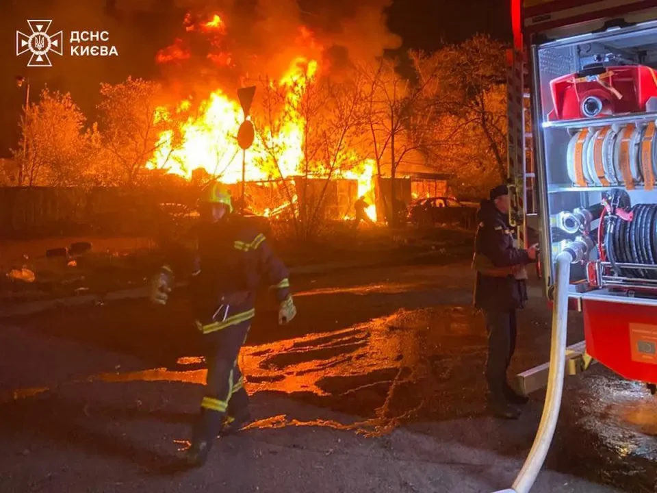 (ВИДЕО) Најмалку 15 мртви, меѓу кои и едно дете, во руските напади врз Украина