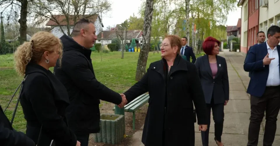 ОБРАЗОВЕН ИНСТИТУТ РЕГИСТРИРАН ВО ОБЛОЖУВАЛНИЦА: Министерката Јаневска откри сериозни неправилности