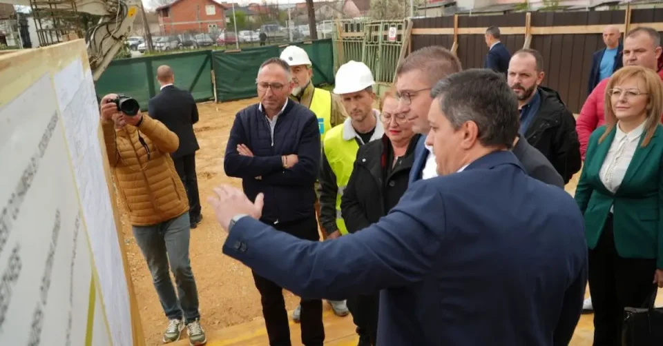 Мицкоски: Продолжуваме со проекти кои директно ги подобруваат условите во училиштата