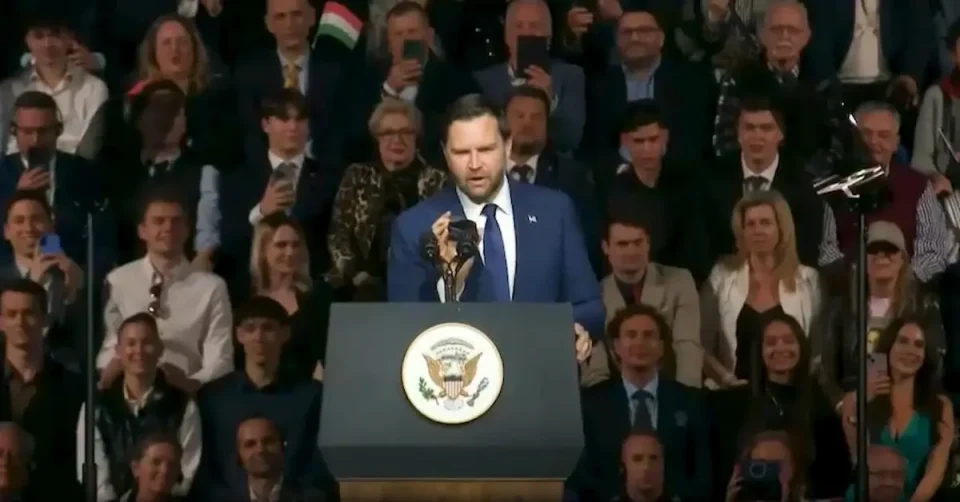 (ВИДЕО) Венс во Унгарија: Телефонски повик до Трамп за поддршка на Орбан