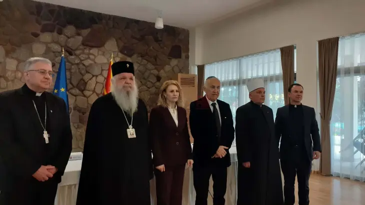 „Удар врз соживотот и мирот во Македонија“: Верските лидери го осудија палењето на објектот на Еврејската заедница