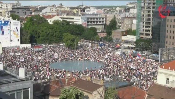 ВИДЕО | БЕЛГРАД СЕ ПОЛНИ СО ДЕМОНСТРАНТИ: Студентите организираат масовен протест против Вучиќ