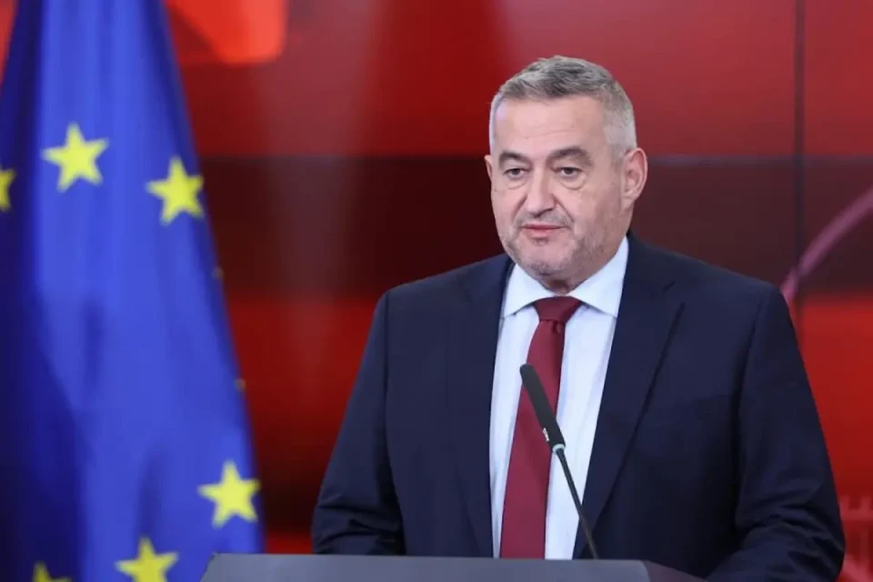 ФЗОМ НАЈАВУВА ЗАСИЛЕНИ КОНТРОЛИ ЗА БОЛЕДУВАЊА: Се разгледува и можноста за зголемување на породилното отсуство