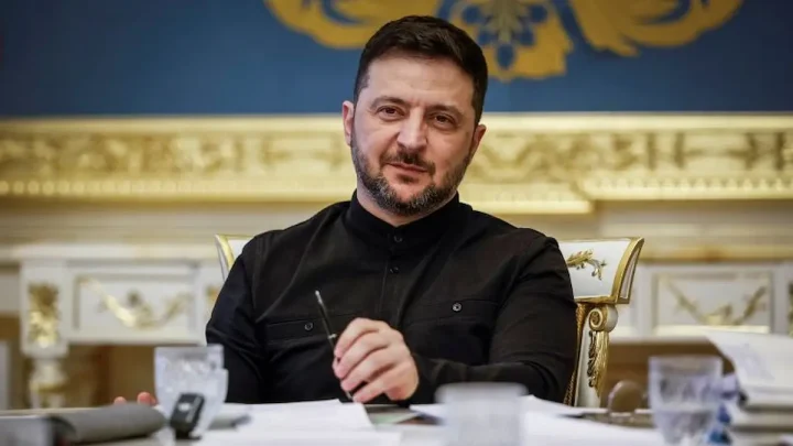 ЗЕЛЕНСКИ ПРЕДУПРЕДУВА: Русија подготвува нови напади, борбите на фронтот продолжуваат