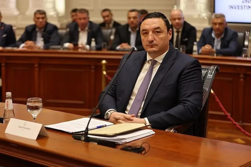 Министерството за спорт: Осуда за однесувањето на навивачите на прославата на ФК Вардар