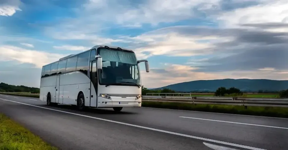 Полицијата одзеде автобус на автопатот Велес-Скопје кој превезувал ученици од екскурзија, даден на вонреден технички преглед