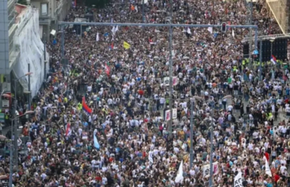 ПО ПРОТЕСТИТЕ ВО БЕЛГРАД: Приведени 47 лица, а повредени се 17 полицајци