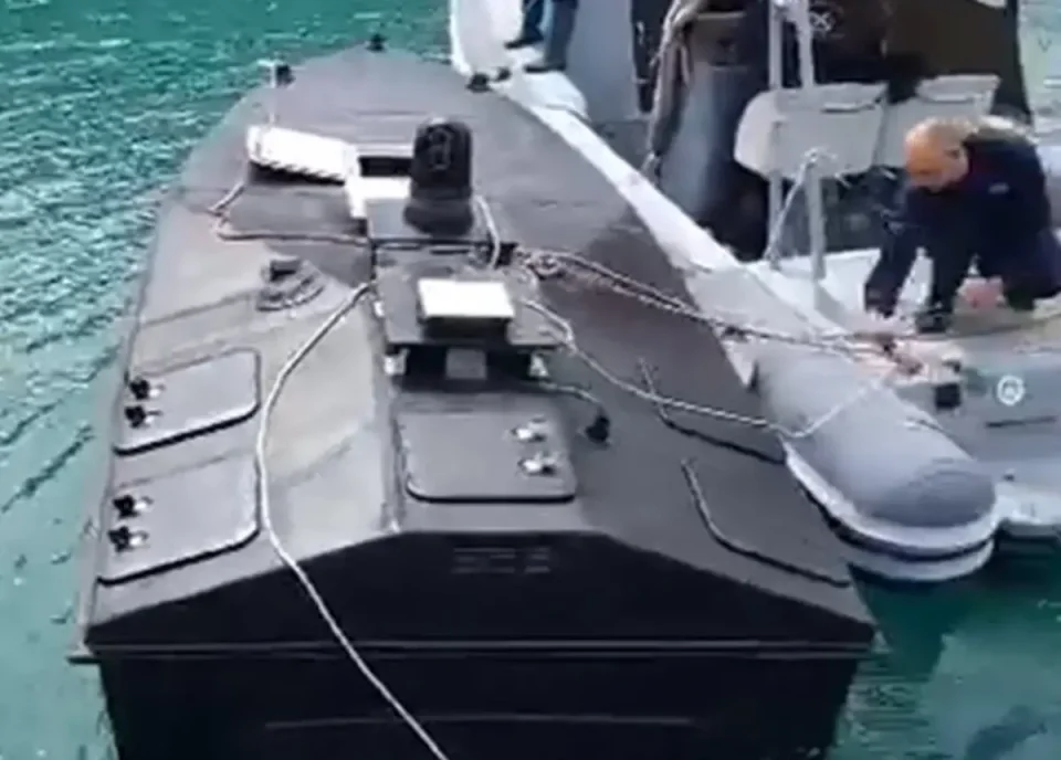 (ВИДЕО) Рибари пронашле морски дрон со 100 килограми експлозив кај Лефкада
