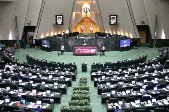 Иранскиот парламент ќе одржи пленарна седница преку интернет од безбедносни причини