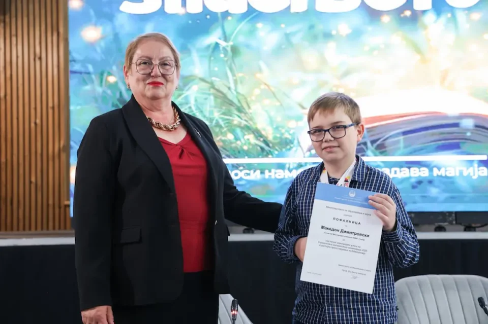 Јаневска и математичкиот гениј Македон дел од панел-дискусијата од кампањата „Магијата е во знаењето“ посветена на улогата на ВИ во образованието