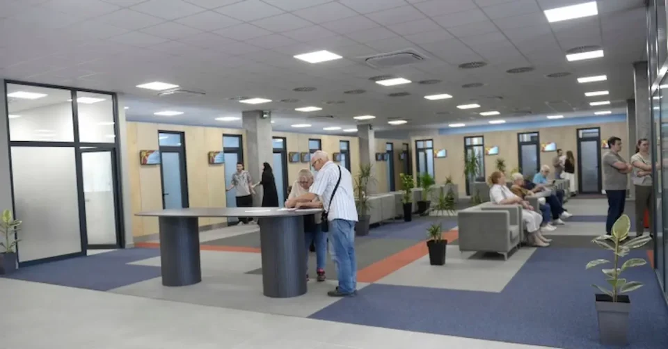 МВР ВОВЕДУВА КОДЕКС ЗА ОБЛЕКУВАЊЕ: Нови правила за вработените и странките во Одделот за граѓански работи